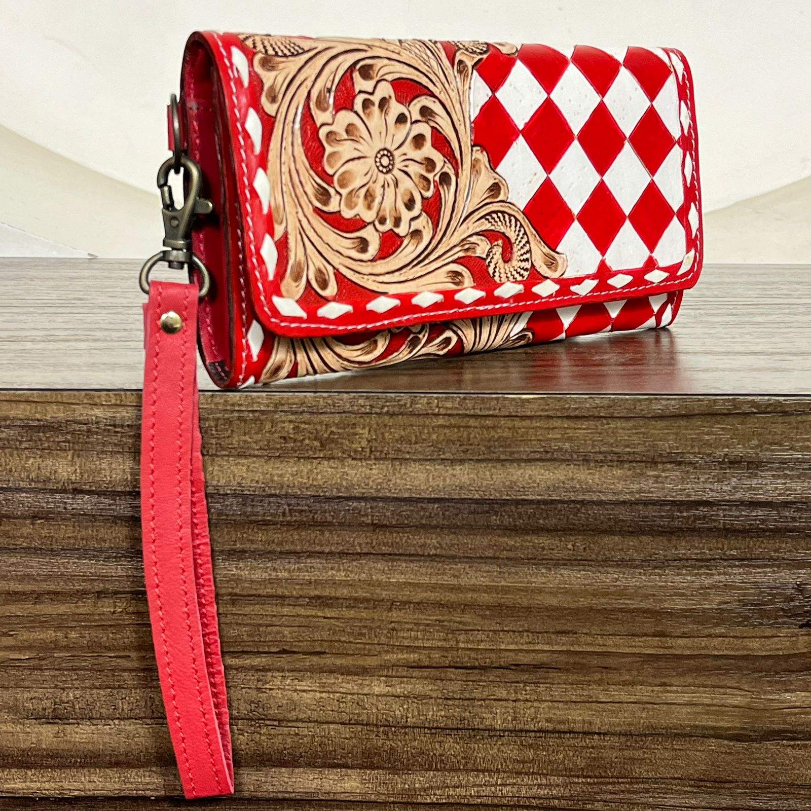 ลายตารางหมากรุกสีแดงและขาว