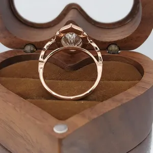 Anillo de compromiso elegante con diamante de corte marquesa cultivado en laboratorio, halo de oro rosa macizo y piedras laterales con diseño de hoja vintage para mujeres sofisticadas. - Product Image 3