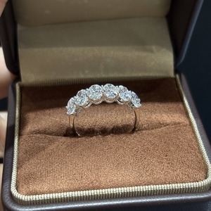 Anillo de Compromiso de Diamantes Cultivados en Laboratorio con Corte Ovalado, Certificado por IGI, Media Eternidad, Joyería Fina Personalizada - Product Image 2