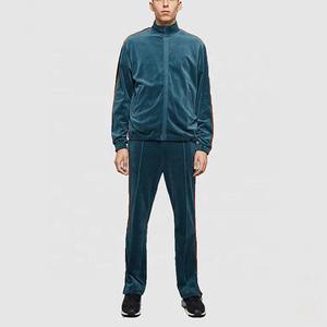 Fabricants de vêtements : Survêtements personnalisés en velours réfléchissant, ensembles de jogging ajustés avec fermeture éclair, sweats à capuche et pantalons de survêtement en velours - Product Image 1