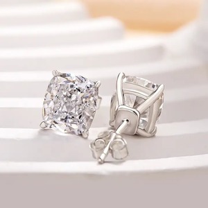 Pendientes de botón clásicos de moissanita 925 con corte de cojín efecto hielo triturado para mujer, en plata de ley con baño de oro blanco, amarillo y rosa - Product Image 3