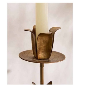 เชิงเทียนทองเหลืองโบราณลายดอกไม้คู่ งานแฮนด์เมด ขายดี เหมาะสำหรับตกแต่งงานแต่งงานและงานเลี้ยง - Product Image 2