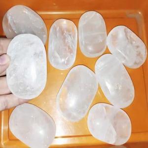 Pierres de paume en quartz cristal transparent en gros, cabochons de pierres précieuses faits à la main avec style Feng Shui, cadeaux d'affaires - Product Image 1