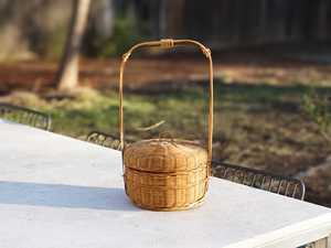 Panier suspendu vintage vietnamien tissé à la main avec couvercle et poignée, panier de rangement en bambou tissé, fournisseur et fabricant - Product Image 2