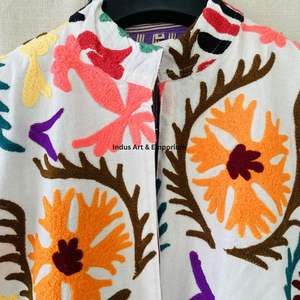 Chaqueta de algodón Suzani hecha a mano en India, chaqueta corta bordada a mano, abrigo unisex, chaqueta corta Suzani hecha a mano - Product Image 4