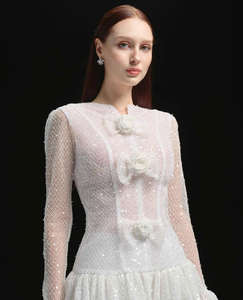 Vestido de Noche Largo Blanco Estilo Princesa, con Mangas Largas, Silueta Peplum, Lentejuelas y Lazo 3D, Fabricación OEM/ODM en Vietnam - Product Image 1