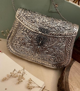 Metal Envelope Clutch With Diamond Lattice Pattern Chain Strap Flap Closure Stylish Evening Party <b>Bag</b> - Product Image 4