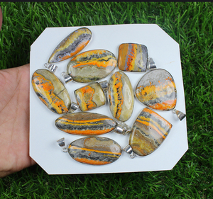 Vente en gros de pendentifs en argent sterling 925 plaqué avec pierres précieuses naturelles de jaspe abeille, assortiment de bijoux artisanaux en pierre opaque en vrac - Product Image 5