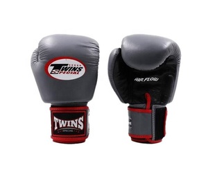 นวมชกมวยไทย Twins Air Flow MMA หนังแท้ ระบายอากาศได้ดี ซับเหงื่อ พร้อมสายรัดแบบ Hook and Loop สำหรับฝึกซ้อมและแข่งขัน - Product Image 4