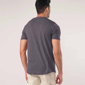 เสื้อยืดคอกลมแขนสั้นผู้ชายผ้าฝ้ายแท้ 100% สกรีนโลโก้ด้านหน้าสองสี แบบ OEM สั่งทำได้ ระบายอากาศ แห้งเร็ว เหมาะสำหรับออกกำลังกาย - Product Image 1