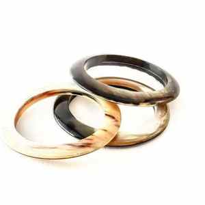 Colección de Brazaletes Delgados con Diseño de Cuerno | |   Joyería Natural Hecha a Mano con un Diseño Minimalista y Elegante para Mujer | |   Calidad Premium - Product Image 2