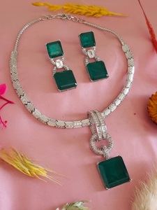 Ensemble collier et boucles d'oreilles longues en laiton plaqué argent de qualité supérieure, orné de pierres en zircon CZ, pour femmes, design classique, pour mariage/fête - Product Image 5