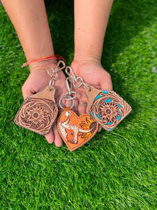 Porte-clés en cuir taillé sculpté à la main Porte-clés en cuir de forme exotique mignon Accessoires en cuir taillé Porte-clés mignons pour unisexe - Product Image 5