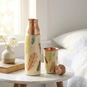 Bouteille d'eau en cuivre personnalisée avec impression de plumes, bouteille d'eau en cuivre pur, anti-fuite, réutilisable, écologique, bouteille d'eau ayurvédique, cadeau - Product Image 1