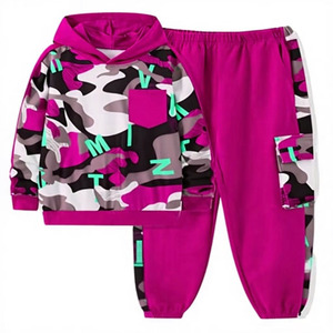 Ensemble survêtement enfant camouflage personnalisé en coton et polyester polaire, sweat-shirt à capuche et pantalon à taille élastique, idéal pour l'hiver, OEM - Product Image 1