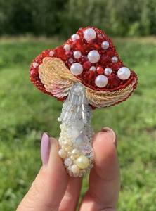 Broche unique de créateur brodée de perles pour tenues de mariage et de cérémonie, broche de luxe faite à la main avec broderie de perles - Product Image 6