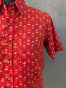 เสื้อเชิ้ตลำลองแขนสั้นพิมพ์ลายสีแดงสำหรับผู้ชายพร้อมปกพับลงผ้าฝ้ายสำหรับใส่ในฤดูร้อน - Product Image 6