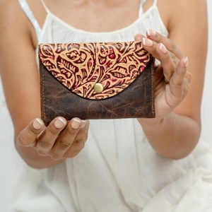 Nueva llegada elegante en relieve con estampado floral de piel de cuero para tarjetas, monedero, billeteras, tarjetero rectangular, monederos bonitos para tarjetas - Product Image 2