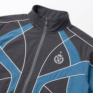 Conjunto de Chaqueta y Pantalones Deportivos Impermeables con Capucha para Hombre, Diseño Personalizado OEM, Estampado Reflectante, Estilo Casual para Exteriores - Product Image 3