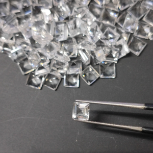 โทแพซสีขาวธรรมชาติ 5 มม. ทรงสี่เหลี่ยมเจียระไนแบบสเต็ปคัท คุณภาพดีที่สุด พลอยเม็ดเดี่ยวสำหรับทำเครื่องประดับ - Product Image 1