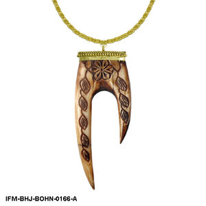 จี้กรงเล็บทำมือสไตล์ชนเผ่า: ลายแกะสลักดอกไม้แบบโบราณ พร้อมฝาครอบทองเหลืองบนสร้อยคอยาวแบบโอเปร่า - Product Image 2