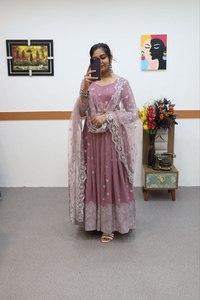 Robe Anarkali en Georgette pour femmes, avec dupatta réversible, longueur maxi, toutes saisons, pour les occasions de fête, par TENNYCE - Product Image 3
