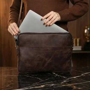 Funda de Piel Auténtica de Alta Calidad y Duradera con Logotipo Personalizado al por Mayor para Laptop Vintage de Negocios, Compatible con MacBook Air Pro de 13 Pulgadas - Product Image 5