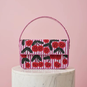 Pochette à perles rose cerise : Sac de soirée artisanal et élégant - Product Image 1