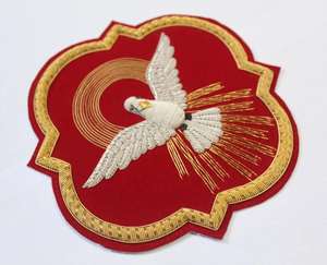 Parche Bordado a Mano con la Paloma del Espíritu Santo, Emblema Litúrgico de la Iglesia, Dorado, para Coser en Vestimentas - Product Image 3
