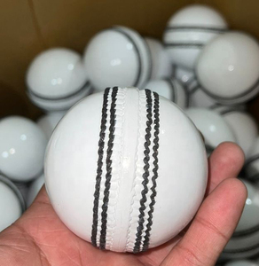 Ballon de cricket blanc et noir pour hommes, femmes et jeunes – Tailles variées, durable, pour entraînement et match – Équipement sportif de qualité supérieure – Vente en gros - Product Image 2