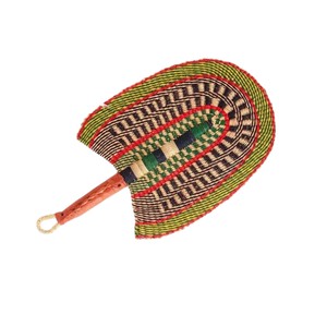 Abanico de mano decorativo hecho a mano de estilo étnico, tejido con hierba marina verde y roja, abanico tradicional para refrescarse en eventos de verano al aire libre. - Product Image 3