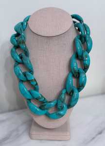 Collier à maillons épais en résine, imitation turquoise et jade, collier statement marbré pour l'automne - Product Image 2