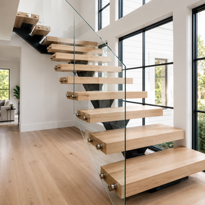 Barandilla moderna de vidrio para escaleras con estructura de metal negro y escalones de madera oscura para interiores de casas, villas y hoteles de lujo. - Product Image 2