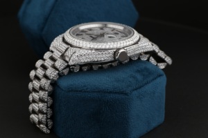 Montre de luxe pour homme en acier inoxydable avec moissanite, pavée de diamants, ton argent, fermoir déployant, bracelet de haute qualité et tendance - Product Image 4