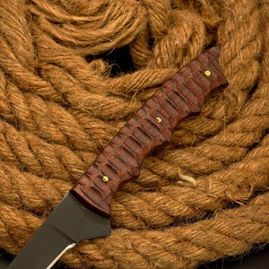 Couteau à filet en acier damas forgé à la main de 14 pouces |   Couteau de chasse personnalisé avec manche en bois, embouts en laiton et étui - Product Image 2