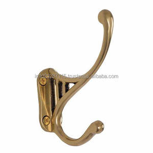 Crochets muraux en métal artisanaux rustiques avec texture martelée finis pour les aménagements intérieurs de cabane confortable ou de ferme vintage - Product Image 4