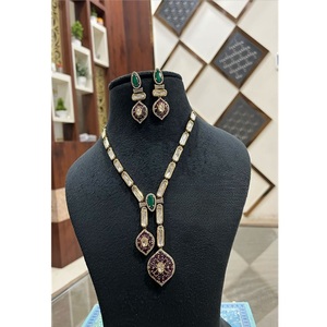 Magnifique collier en laiton plaqué or de qualité supérieure avec ensemble de boucles d'oreilles en moissanite pour femmes, collection pour mariage. - Product Image 2