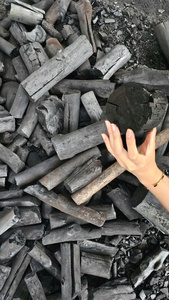 Carbón Natural Negro de Alta Calidad (Madera Dura) con Duración de Combustión Extendida de 4-5 Horas - Product Image 2