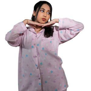 Ensemble pyjama femme rose clair imprimé multicolore, chemise à manches longues boutonnée et pantalon assorti, vêtements de nuit décontractés doux, vêtements de détente OEM - Product Image 2