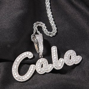 Collar con Colgante de Letra Personalizado con Incrustaciones de Circones, Letra del Alfabeto en Cromo Burbuja para Hombres y Mujeres, Joyería para Fiestas - Product Image 1