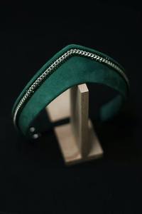 สั่งซื้อจำนวนมากลูกปัดคริสตัลกำมะหยี่สีเทาปักที่คาดผมเบาะรองศีรษะสำหรับงานแต่งงานของผู้หญิงเครื่องประดับผมทำด้วยมือชี้ - Product Image 5