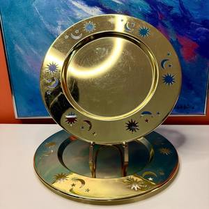 Plato Base Dorado Elegante para Decoración de Mesa en Banquetes y Recepciones - Product Image 1