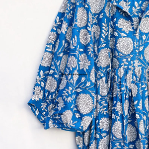 Belle robe en coton imprimée à la main avec des motifs floraux pour femmes, Indus Art & Emporium, bleu, manches 3/4, tenue décontractée d'été - Product Image 6