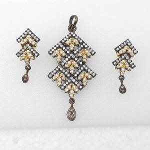 Ensemble de pendentifs et boucles d'oreilles tendance pour femme RAY FINE ORNATES, saphir, perle, cristal taille princesse, certifié IGI, plaqué or, laiton - Product Image 3