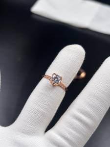 Anillo de Plata S925 con Moissanita, Corte Brillante Redondo, Bañado en Rodio, Engaste de Garra, Anillo de Compromiso y Boda para Mujer - Product Image 1
