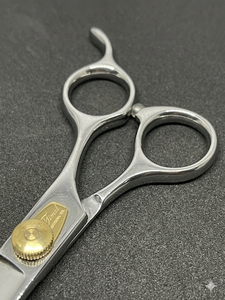 Ciseaux de coiffure professionnels en stock, fabriqués avec une lame de rasoir en acier inoxydable japonais, ciseaux de barbier. - Product Image 3