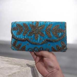 Pochette de luxe pour femme avec fermeture éclair, broderie Zari sur toile, sac à bijoux, chaîne de perles, décoration tendance - Product Image 1