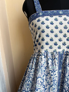 Vestido de Verano de Algodón con Estampado Floral Azul, Tirantes Ajustables, Cuello Cuadrado y Borlas, Vestido Indio de Algodón con Bolsillo - Product Image 2