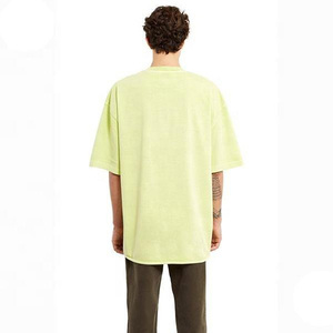 เสื้อยืดคอกลมแขนสั้นทรงโอเวอร์ไซส์สีพื้นคุณภาพดีที่สุดสำหรับผู้ชาย ผ้าคอตตอนเจอร์ซีย์ย้อมสีเรียบ สวมใส่สบายทรงหลวม - Product Image 4