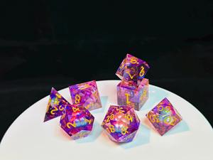 Jeu de dés en résine prêts à l'emploi, échantillon personnalisé de dés polyédriques en résine pour nouveaux jeux de société, fabricant d'accessoires de jeu en gros - Product Image 3